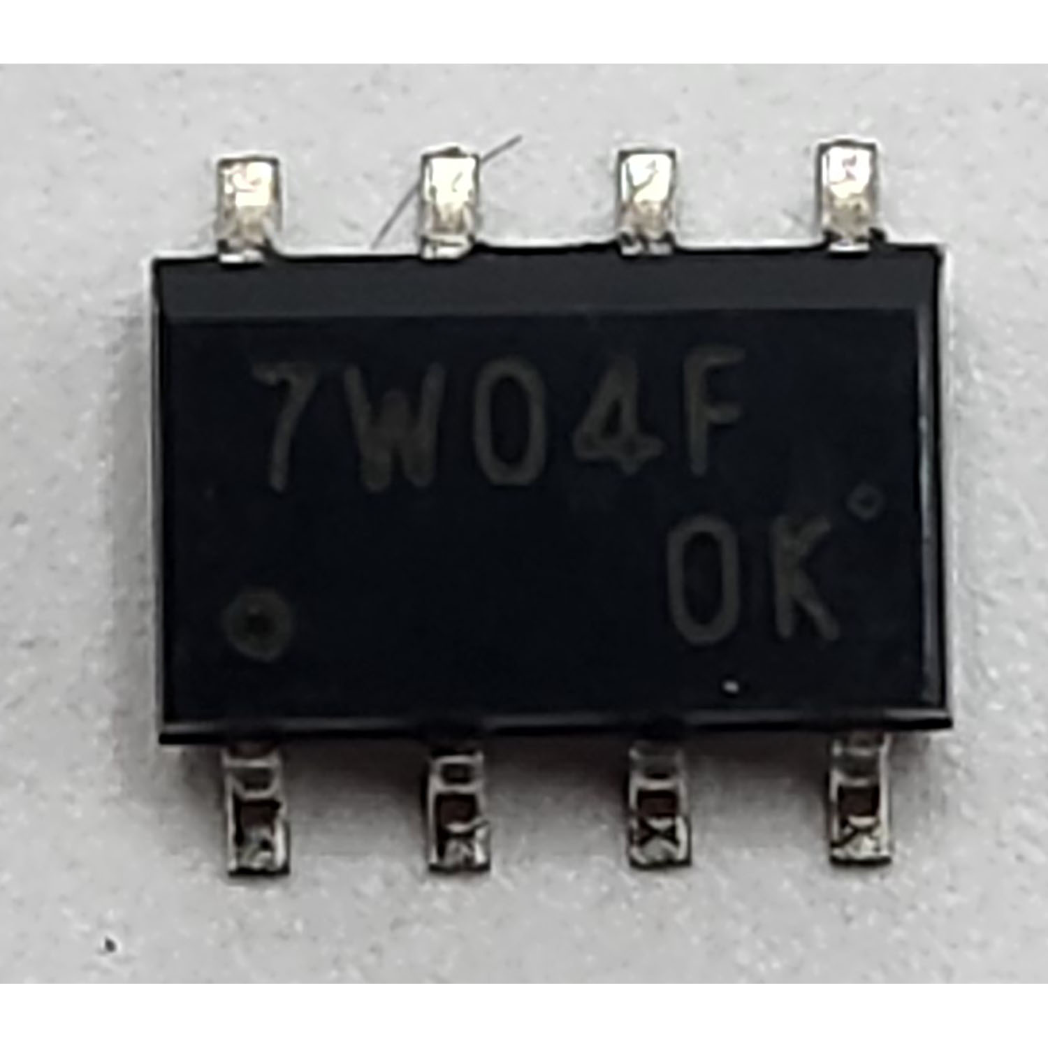 Icom 1130005721 – Toshiba TC7W04F Dual Inverter Gate IC SOT-363