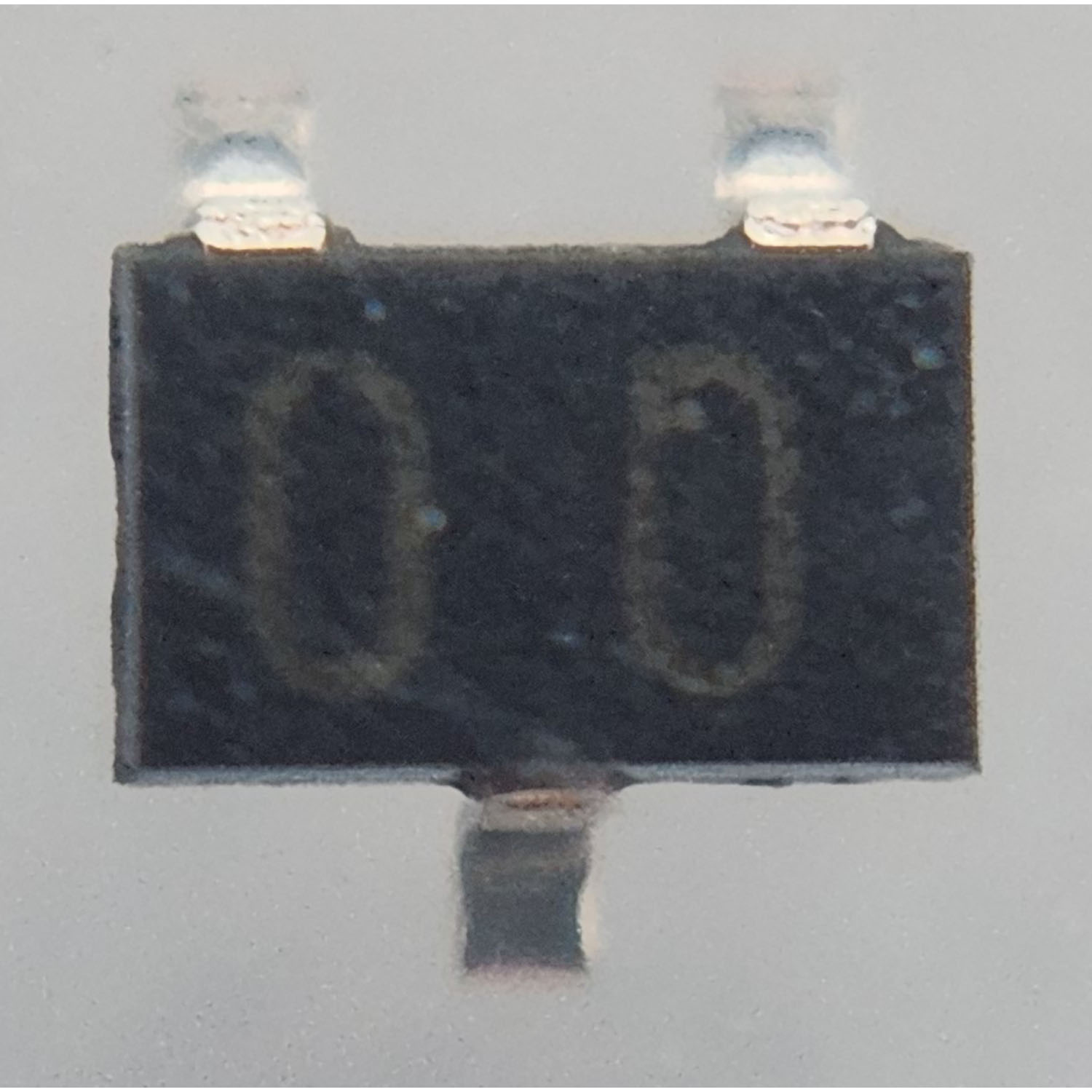 Icom 1530002601 – SMD Transistor 2SC4215 (Marked “00”) for IC-7600, IC-FR6000, IC-7700 Radios